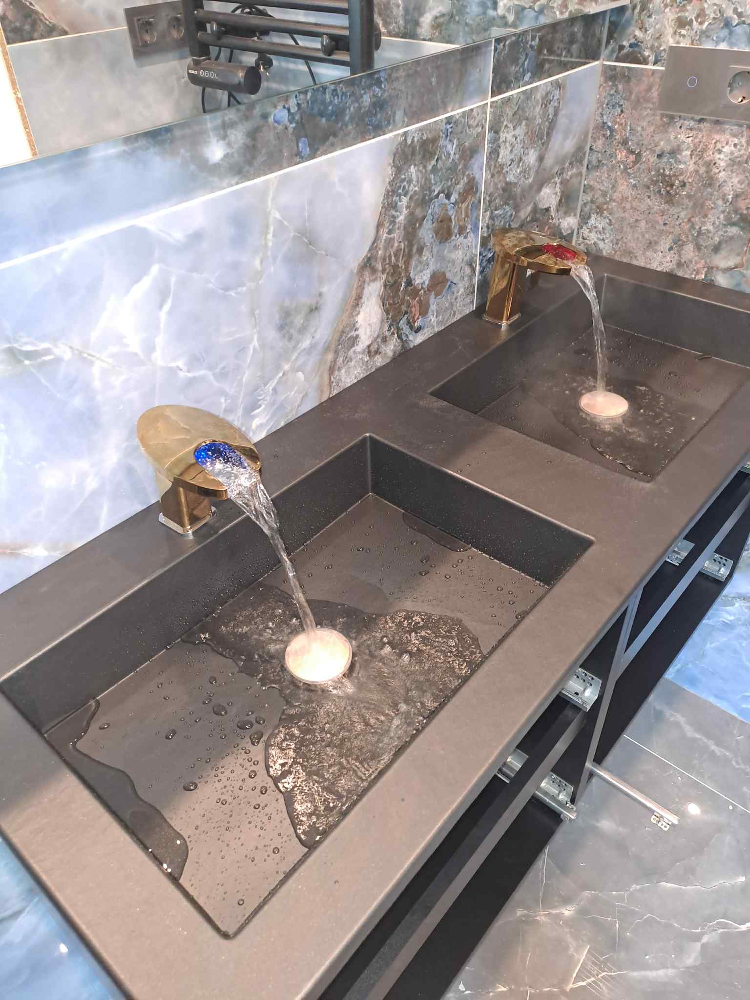 5244a242-a05d-4f88-8e86-e6e12f104d4a