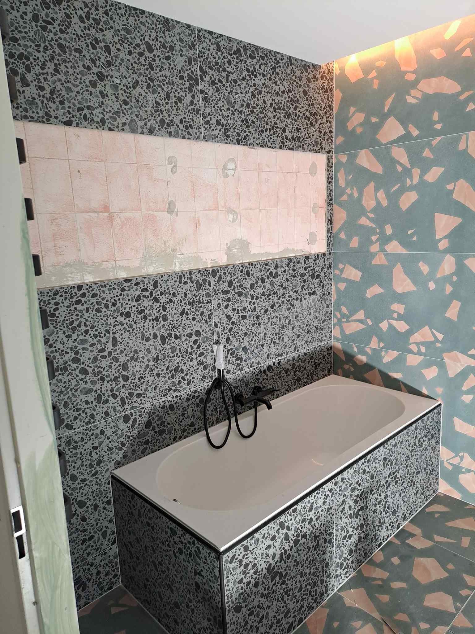 92bdfea4-28e9-4ab6-8bf5-982099ff454d